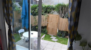 studio climatisé, indépendant avec baie vitrée et jolie terrasse